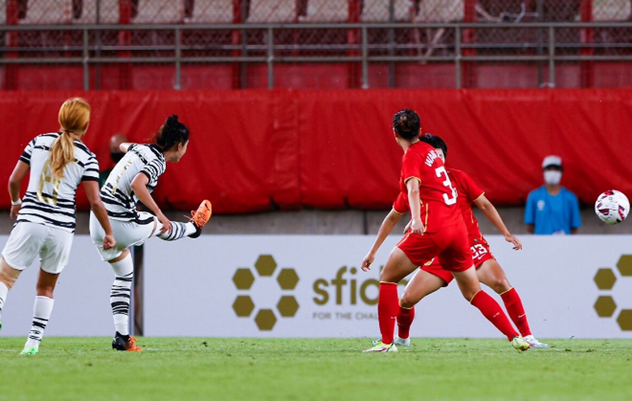 太阳球员公开质疑裁判判罚尺度，引争议，目前准备发现经验.