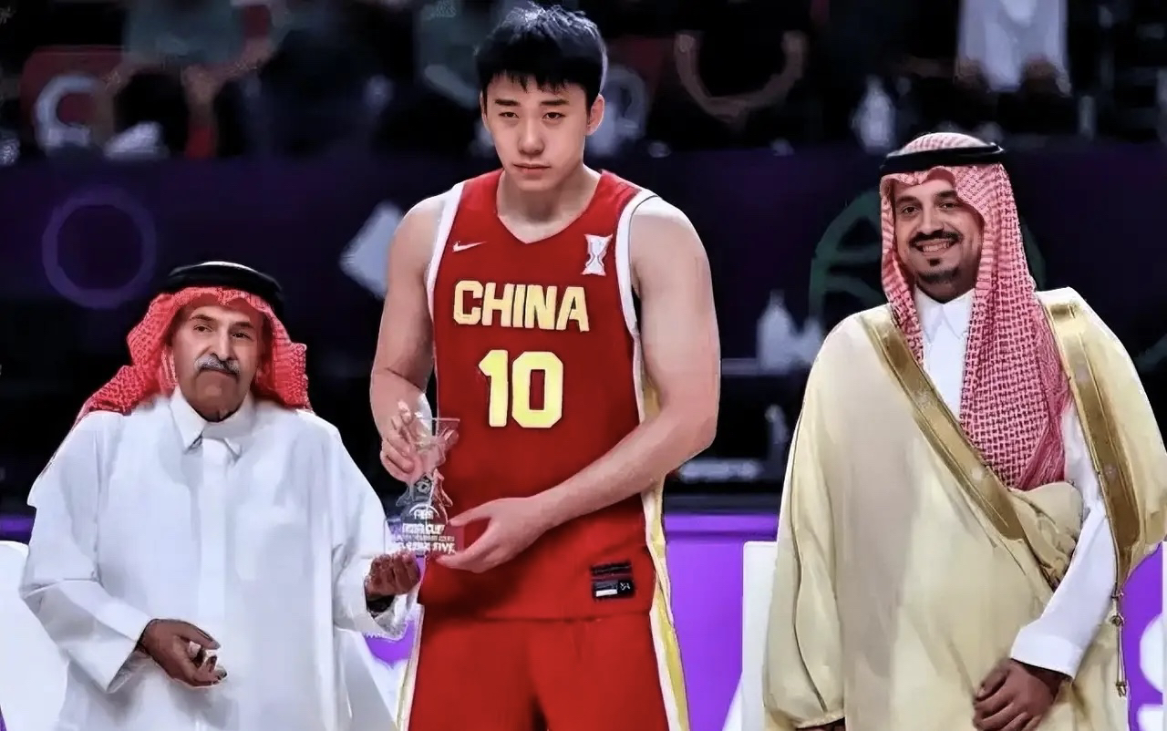 九游游戏大全下载新疆广汇今晚单刀错失，志在葡超名次提升，气氛紧张，年轻球员得到机会的简单介绍